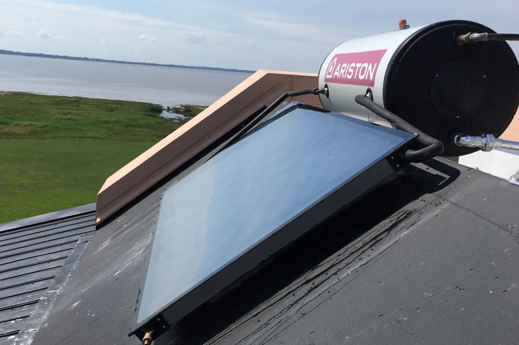 INSTALACIÓN PANELES SOLARES ARISTON Y ACUMULADORES DE AGUA
